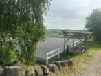 Bild7 - Wohn – Ensemble mit 2 Häusern, Stallungen, Reitplatz und Weiden!