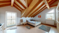 Schlafzimmer (1) - Gepflegtes Reiteranwesen mit schönem Wohnhaus und ca. 5,4 Hektar Grund in toller Lage