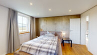 Schlafzimmer - Gepflegtes Reiteranwesen mit schönem Wohnhaus und ca. 5,4 Hektar Grund in toller Lage