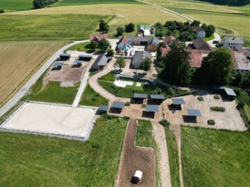 Gepflegtes Reiteranwesen mit schönem Wohnhaus und ca. 5,4 Hektar Grund in toller Lage, 94491 Hengersberg (Kading)