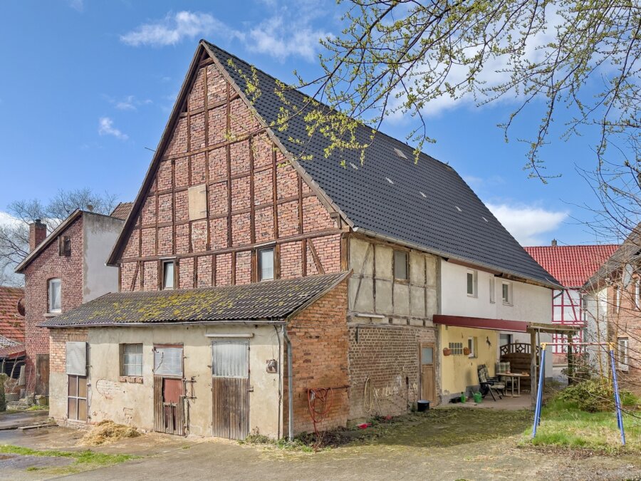 Charmantes Wohnhaus mit Pferdehaltung & großem Grundstück in Bad Arolsen-Helsen, 34454 Bad Arolsen (Helsen) (Mengeringhausen)