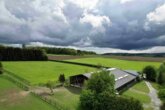 Bild 1 - Alleinlage – Exklusive und hochwertige kleinere Reitanlage mit luxuriösem Wohnhaus