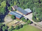 Bild - Traumhaftes Reitanwesen auf 2,8 ha in idyllischer Alleinlage – 2–3 Wohneinheiten, 23 Pferdeboxen und moderne Solartechnik