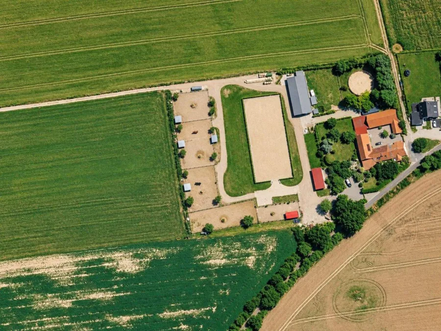 Außergewöhnliches Pferdeanwesen mit über 900 m² Wohnfläche und rund 20 ha Land, 15848 Rietz-Neuendorf, Land-/Forstwirtschaft