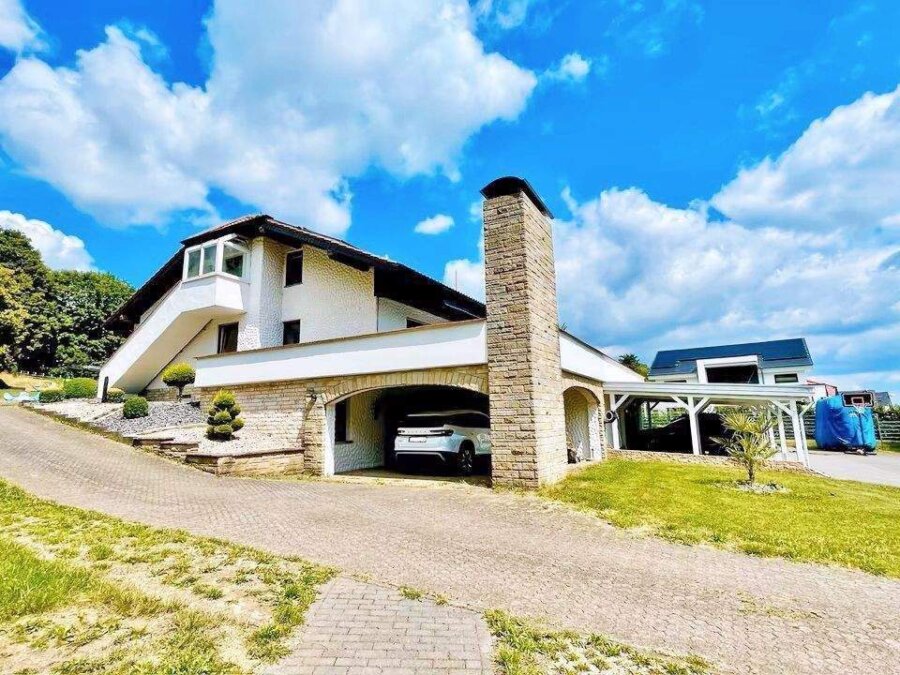 Privates Anwesen in ruhiger Ortsrandlage mit Pferdestall und herrlicher Wiese für die Pferde, 36154 Hosenfeld, Reiterhof