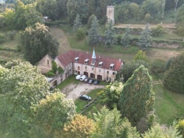 Einmaliges Château mit Park und Entwicklungspotenzial in der Region Bourgogne/Franche-Comté, 70000 Colombier, Reiterhof