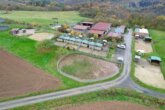 Bild - Hochrentable Reitanlage mit viel Land für artgerechte Pferdehaltung in Alleinlage
