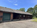 Bild - Großzügiges Landhaus mit Pferdehaltung, Reitplatz und traumhaften Parkgarten in Alleinlage