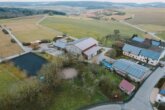 dji_fly_20251208_105940_992_1765189304281_photo.jp - Reitanlage mit Wohnhaus, arrondierten Flächen und moderner PV-Anlage